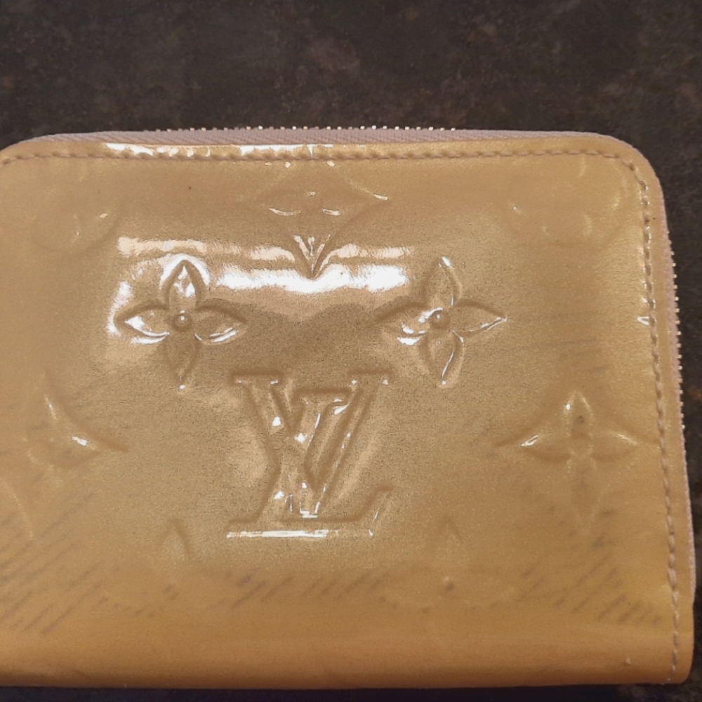 Louis vuitton women small zip around wallet